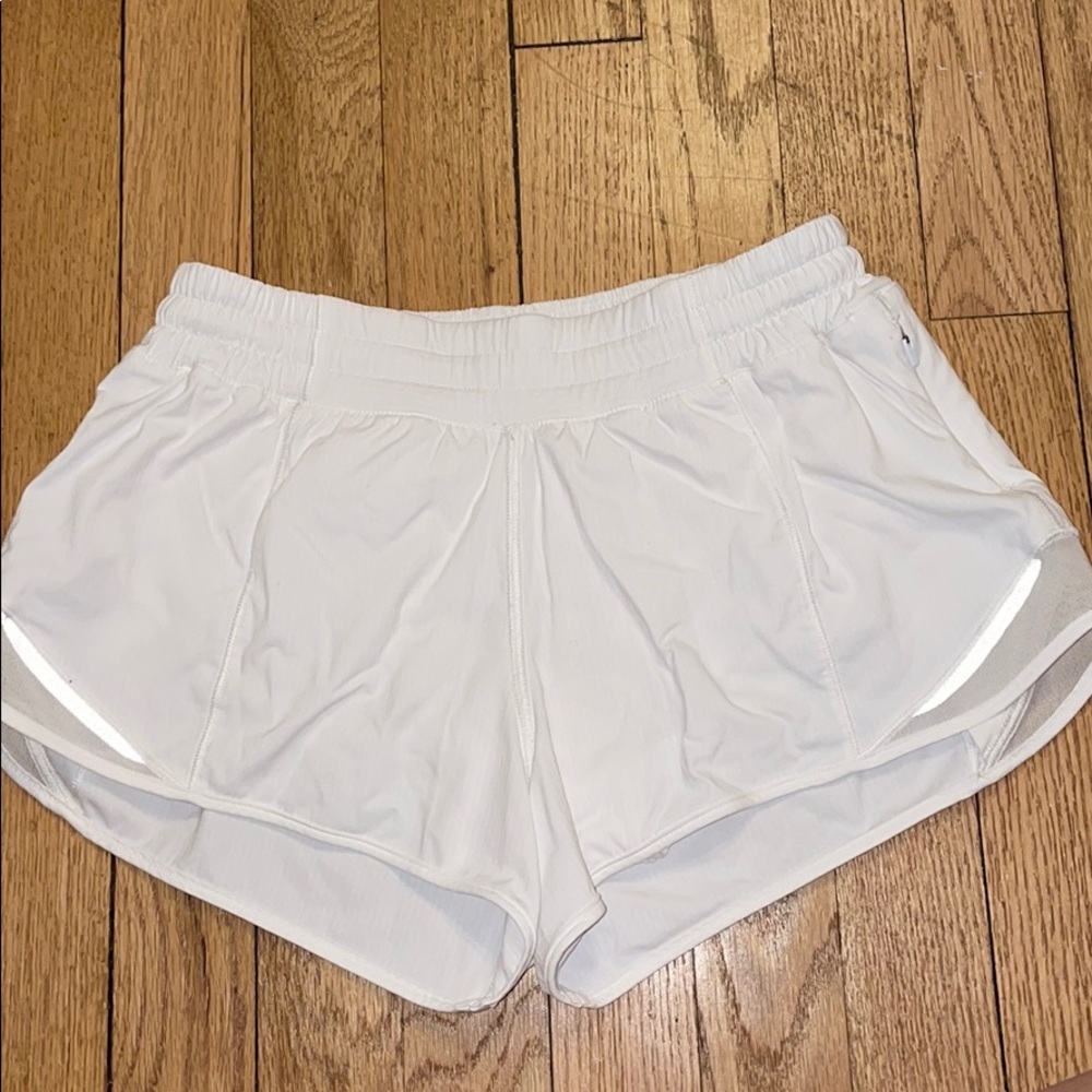 Lululemon Hotty Hot Shorts 2.5”